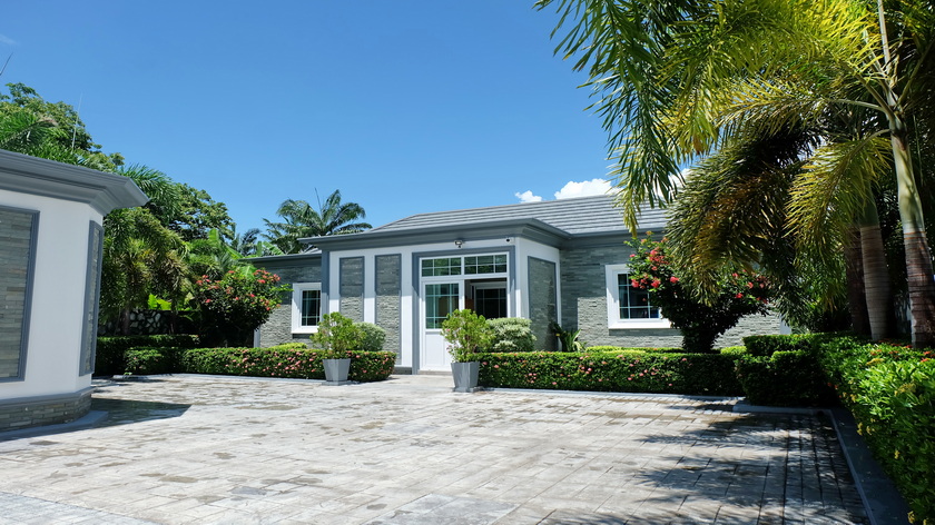 phoenix villa front